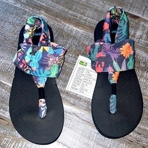 ▶️ Sanuk ◀️ SLING ST TROPICAL JAGUAR BLACK MULTI.  Size 7
